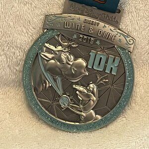 2019 Run Disney Wine & Dine 10K Medal And‎ Lanyard Frozen Theme Sven WDW